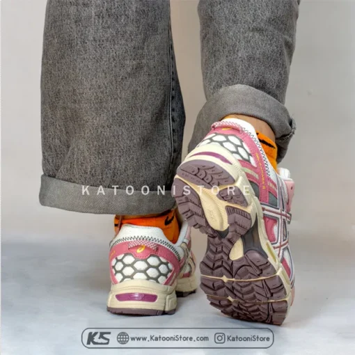 کتونی طبیعت‌گردی زنانه اسیکس