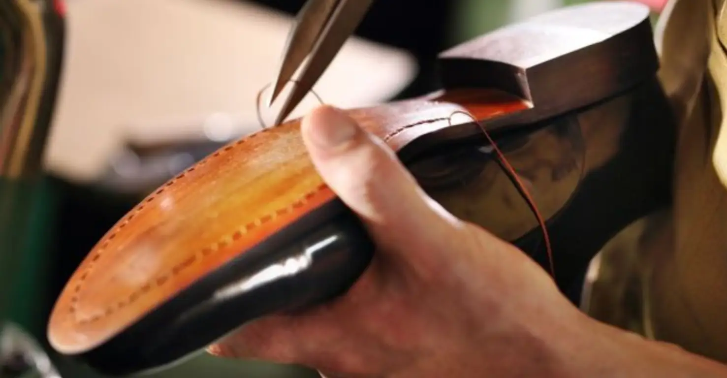 مراقبت از زیره و دوخت کفش کوهنوردی