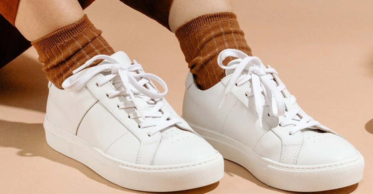 چرا کفش سفید برای فصل پاییز ایده‌آله؟